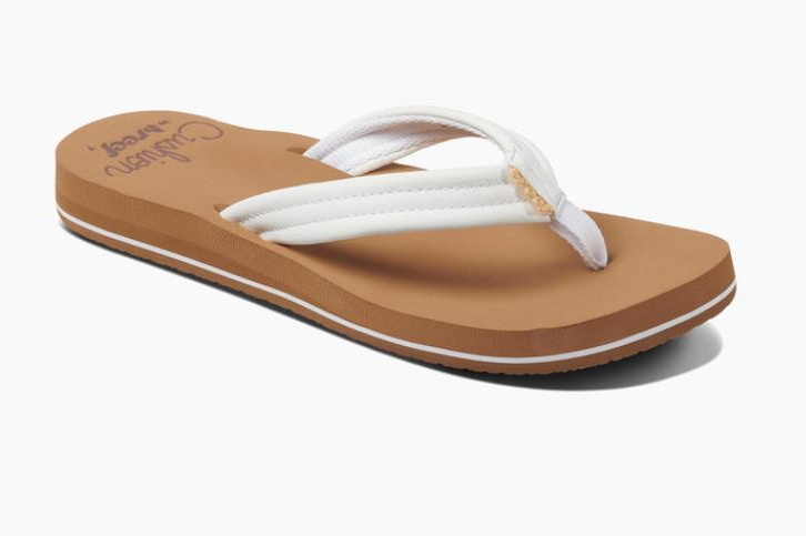 Cum am ajuns să apreciez confortul și simplitatea verii cu încălțămintea Reef