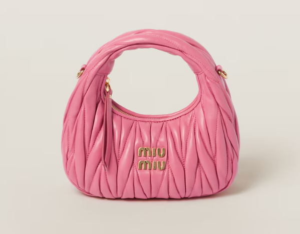 A purta creațiile Miu Miu m a făcut să înțeleg cum luxul poate fi modern și accesibil în același timp